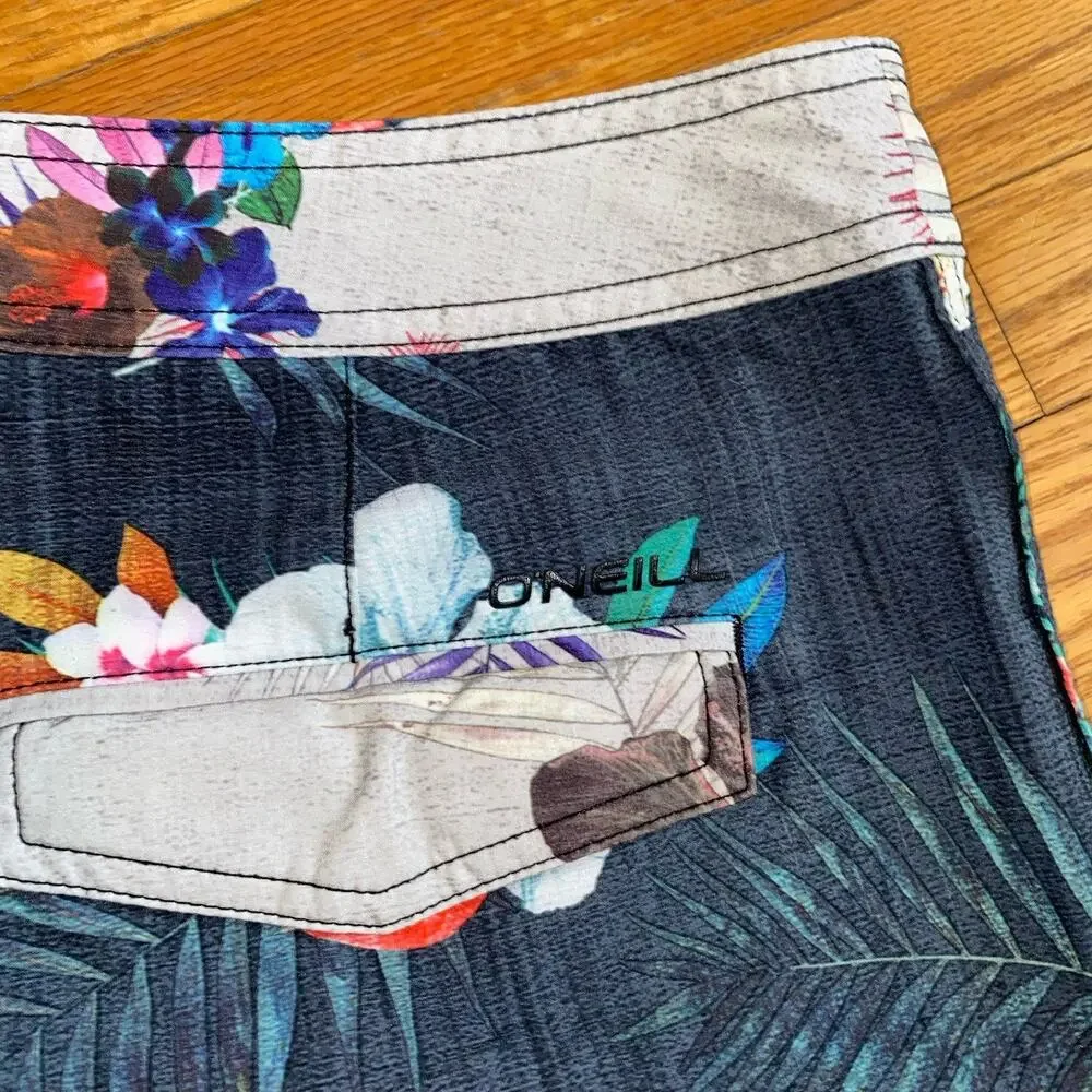 O'Neill Hyperfreak Floral Boardshorts Men's Size 32